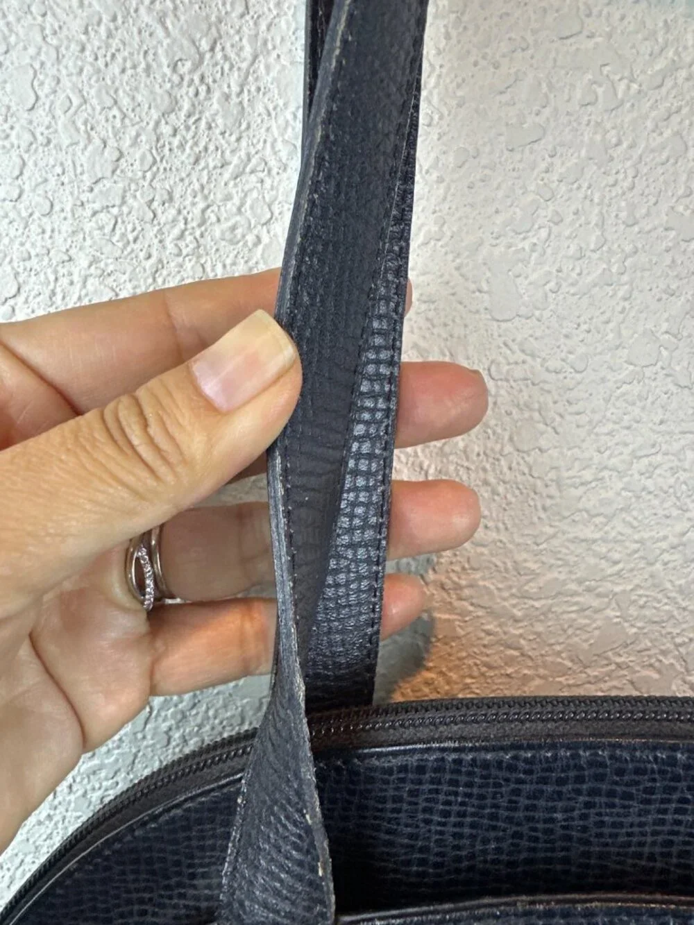 Vintage Christian Dior Navy Leather Shoulder Bag Gold Logo Made in France - Picture 6 of 16